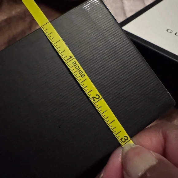 Gucci Black and White Gift Box with Green Tag - Picture 5 of 5
